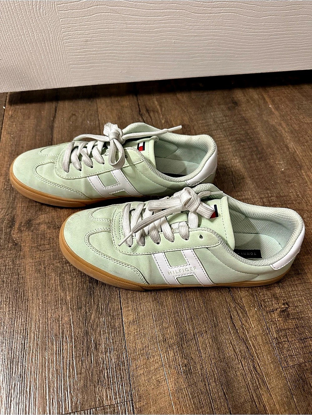 Tommy Hilfiger Linds Sneaker Green & White US 81⁄2 M